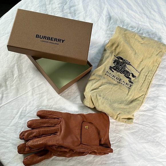 Burberry Lamb Gloves - Picture 12 of 13